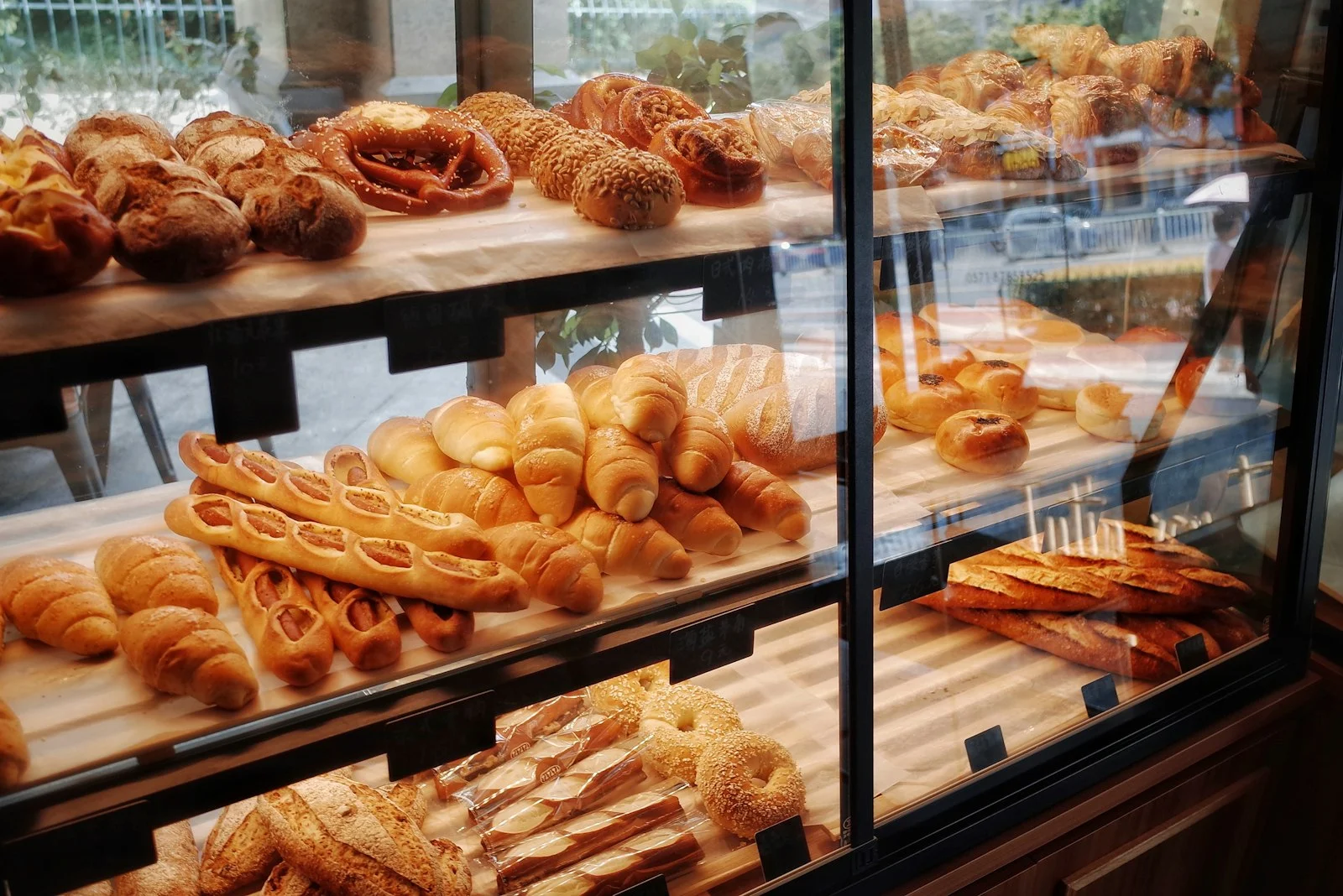 Bakery franchise bread display Fresh bread rolls and pastries in a glass bakery display cabinet